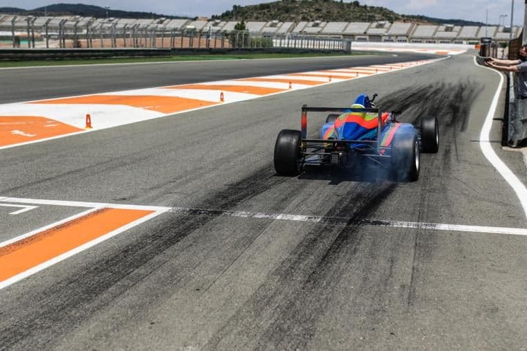 Valdemar laver en prøvestart ud ad pitlane i Valencia